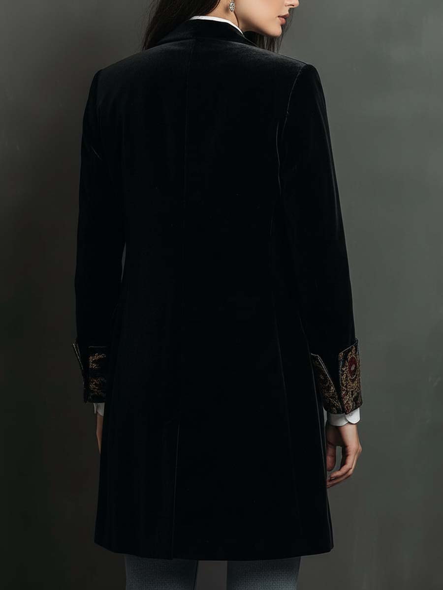 Camilla | Blazer entallado negro con estampado barroco