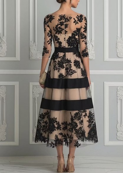 Vestido Midi A Línea Elegante en Encaje Negro