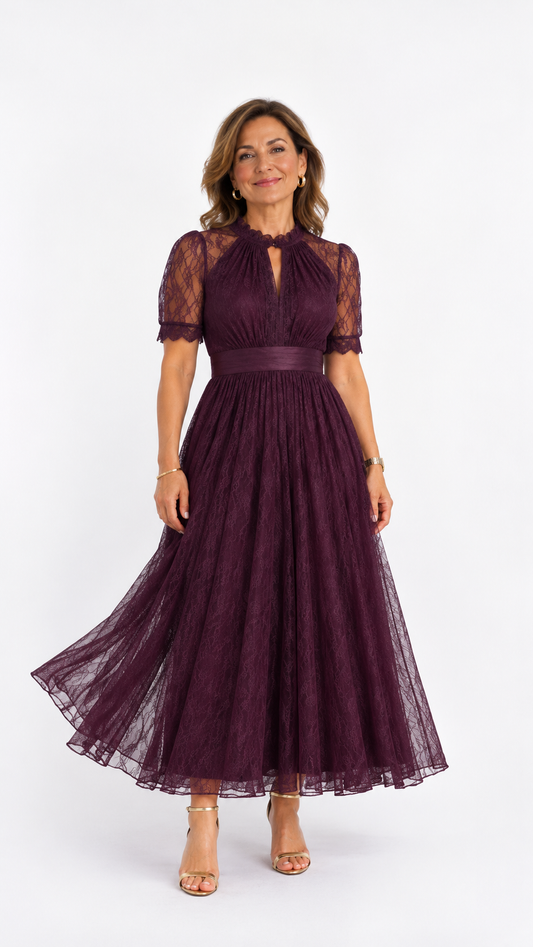 Flavia | Vestido largo color ciruela con escote tipo lágrima y detalles de encaje en chiffon
