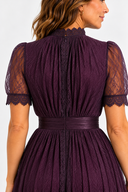 Flavia | Vestido largo color ciruela con escote tipo lágrima y detalles de encaje en chiffon