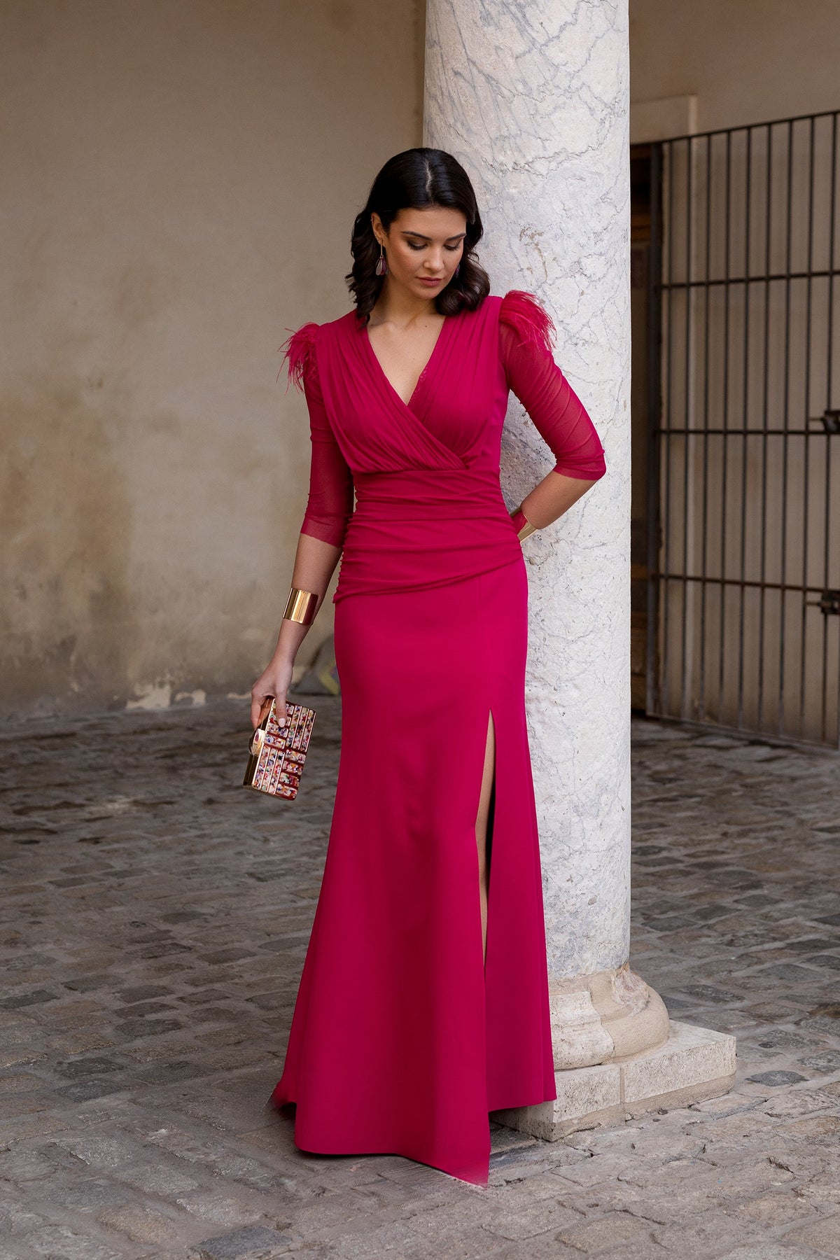 Vestido largo drapeado con escote cruzado cereza