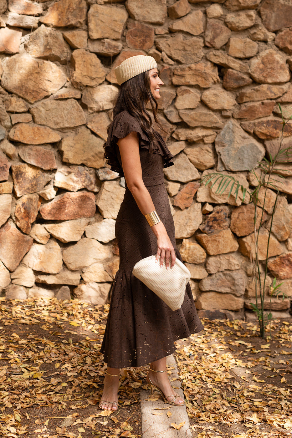 Vestido midi escote asimétrico volante