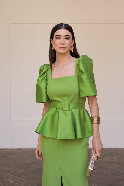 Vestido volante en cintura