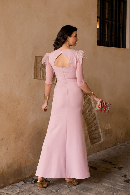 Vestido largo drapeado con escote cruzado rosa nude