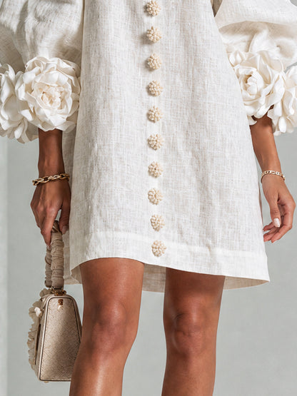 Amara | Vestido corto elegante con botones florales